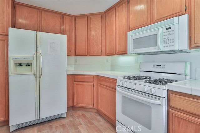 Detail Gallery Image 14 of 41 For 2023 Freesia Ave, Simi Valley,  CA 93063 - 2 Beds | 2/1 Baths