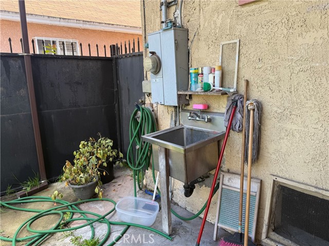 Detail Gallery Image 33 of 41 For 3115 W 60th St, Los Angeles,  CA 90043 - 2 Beds | 1/1 Baths