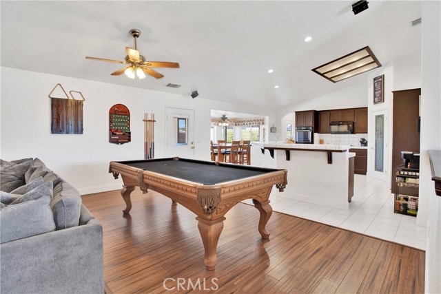Detail Gallery Image 7 of 45 For 11020 Blue Jay Way, Oak Hills,  CA 92344 - 5 Beds | 2 Baths