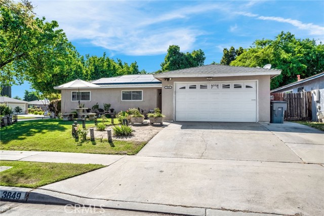 Detail Gallery Image 3 of 27 For 3849 N Stanford, Fresno,  CA 93727 - 3 Beds | 2 Baths