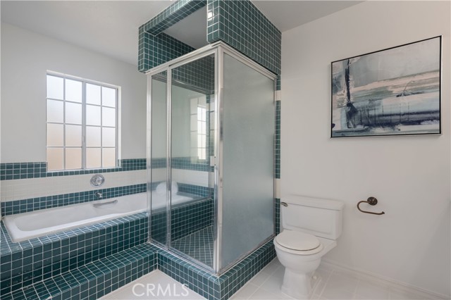 2006 Aviation Way, Redondo Beach CA: https://media.crmls.org/medias/510a01b6-92c6-4d27-8a3a-d612bbc90149.jpg