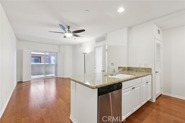 Detail Gallery Image 11 of 33 For 2750 Artesia Bld #206,  Redondo Beach,  CA 90278 - 2 Beds | 2 Baths