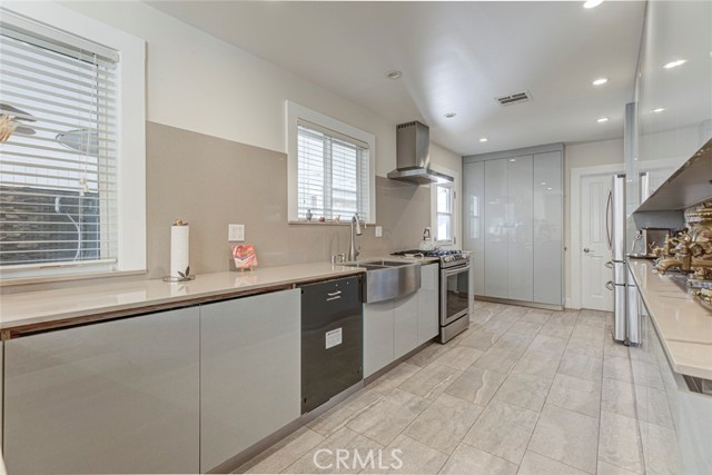 16814 Mayall Street photo 7