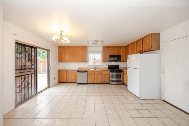 Detail Gallery Image 9 of 28 For 10415 Buckboard Cir, Adelanto,  CA 92301 - 3 Beds | 2 Baths