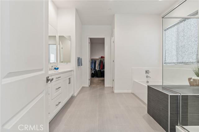 Detail Gallery Image 41 of 72 For 18696 Cedar Crest Dr, Canyon Country,  CA 91387 - 3 Beds | 2/1 Baths