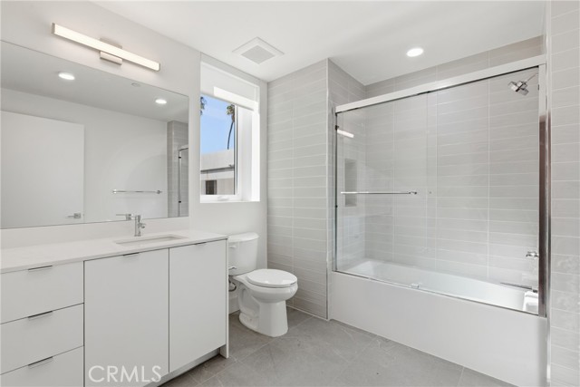 Detail Gallery Image 7 of 13 For 12078 Guerin St #207,  Studio City,  CA 91604 - 3 Beds | 2 Baths