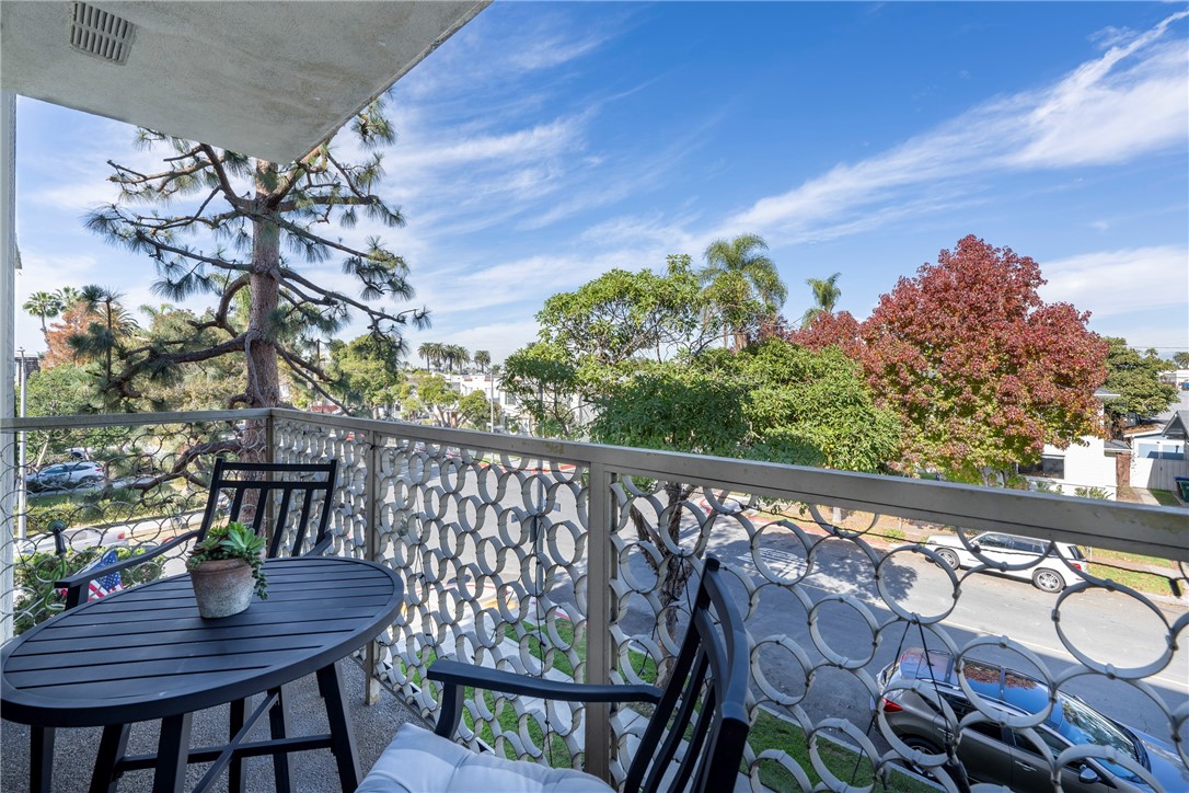 Detail Gallery Image 23 of 36 For 2500 E 2nd St #302,  Long Beach,  CA 90803 - 2 Beds | 2 Baths