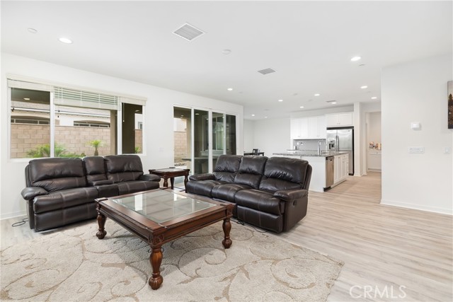 Detail Gallery Image 9 of 38 For 2941 E Travertine St, Ontario,  CA 91762 - 5 Beds | 4 Baths