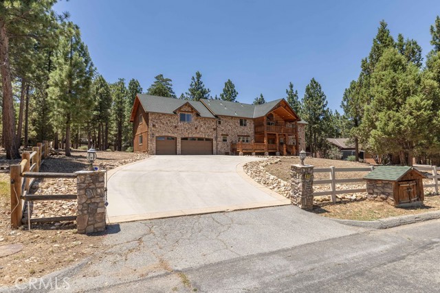 625 Cedar Glen Drive, Big Bear City CA: https://media.crmls.org/medias/510d8174-acd5-48f3-b0d4-1609e6392c0c.jpg