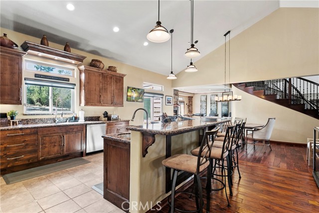 858 Fox Tower Way, Big Bear Lake CA: https://media.crmls.org/medias/510ee97c-db24-4db4-b35b-4b3c6063f366.jpg