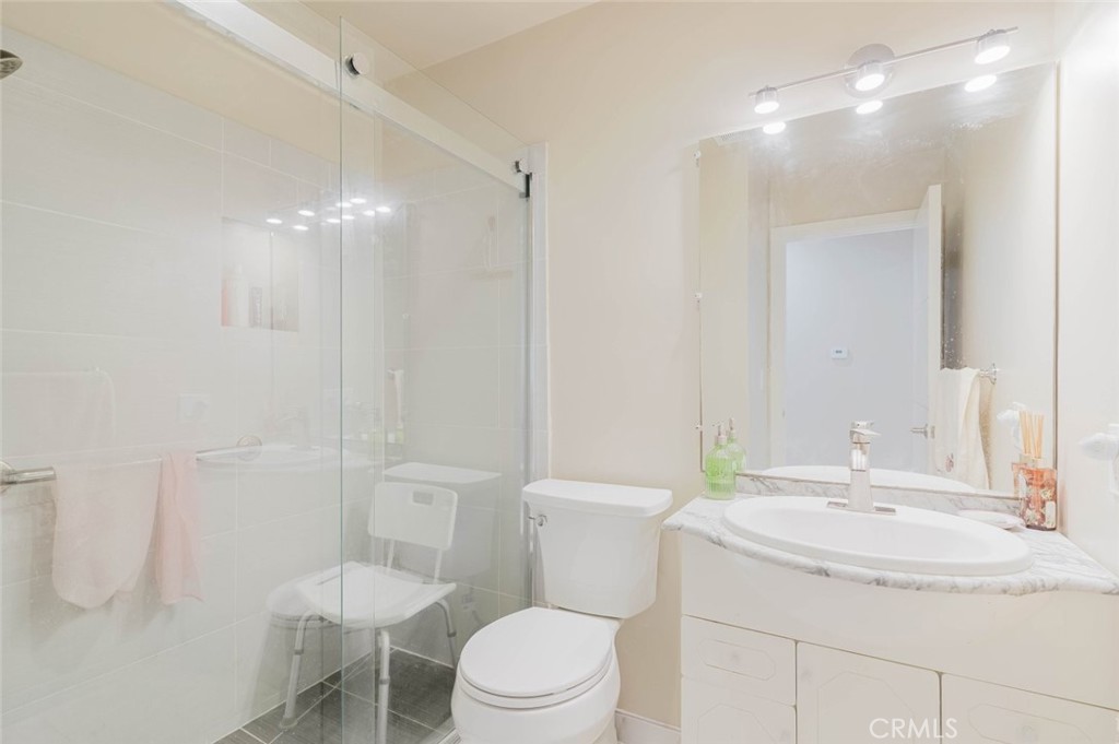 https://media.crmls.org/medias/510ef2f1-2775-4af6-b24d-215ce52dc4b3.jpg?preset=X-Large