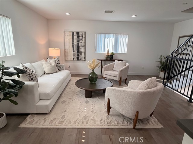 Detail Gallery Image 5 of 19 For 3527 3/4 Siskiyou, Los Angeles,  CA 90023 - 3 Beds | 3 Baths