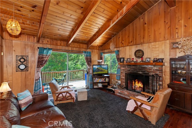 812 Arosa Drive, Crestline CA: https://media.crmls.org/medias/510fbd32-988c-482b-8196-5530bc9e8f20.jpg