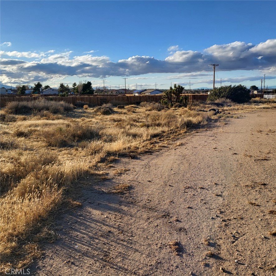 https://media.crmls.org/medias/510fc6b8-b0c2-49a6-a9f5-637d5e91329a.jpg?preset=X-Large