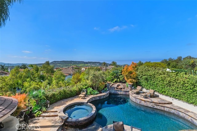 18 Calle Pacifica, San Clemente CA: https://media.crmls.org/medias/510ff4a7-82e2-4aeb-8402-606d1f7b9707.jpg