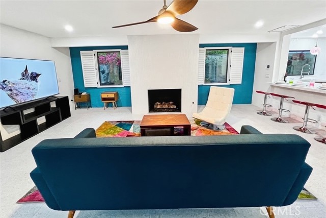 Detail Gallery Image 3 of 24 For 1523 E San Lorenzo, Palm Springs,  CA 92264 - 5 Beds | 5 Baths