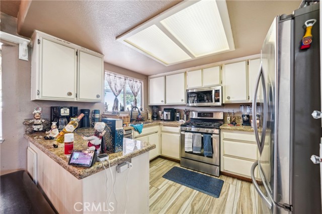 Detail Gallery Image 9 of 59 For 11326 5th Ave, Hesperia,  CA 92345 - 3 Beds | 2 Baths