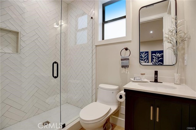 Detail Gallery Image 34 of 42 For 133 13th St, Seal Beach,  CA 90740 - 4 Beds | 4/1 Baths