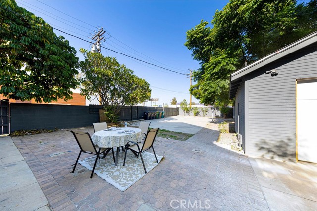Image 16 of 21 For 615 Victoria Avenue