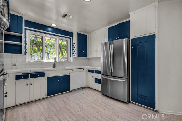 4317 Petit Avenue photo 9