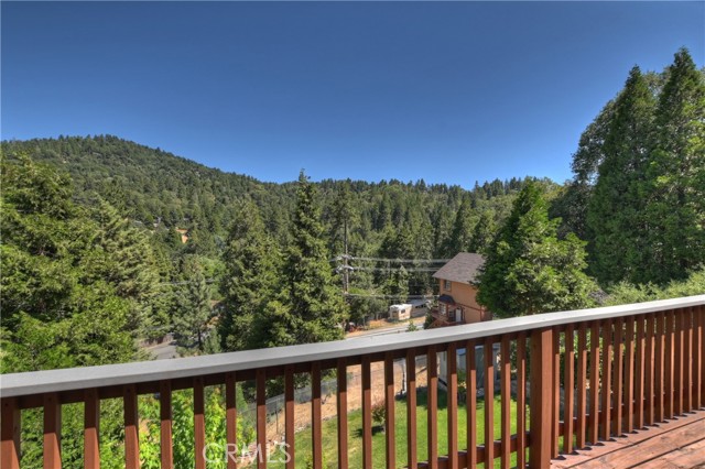 489 Dorn Drive, Crestline CA: https://media.crmls.org/medias/51136c37-681d-423e-b343-baadfaab669d.jpg