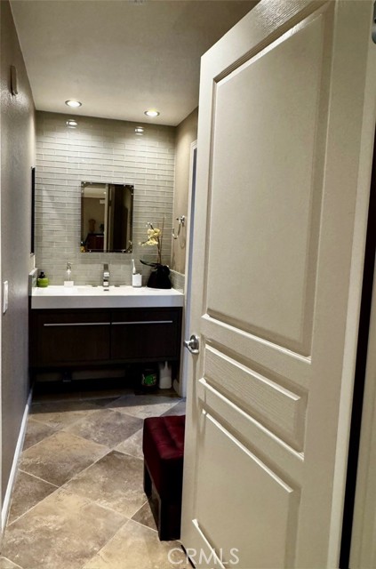 Detail Gallery Image 15 of 36 For 7320 Hawthorn #106 Ave #106,  Los Angeles,  CA 90046 - 2 Beds | 2 Baths