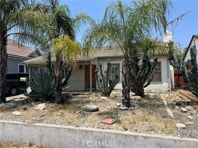 316 W Lugonia Avenue, Redlands CA: https://media.crmls.org/medias/51141828-8705-40d6-a345-5ab3eaff3abd.jpg