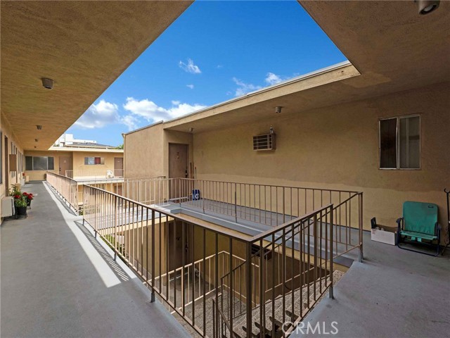 7049 Vassar Avenue, Canoga Park CA: https://media.crmls.org/medias/511579dd-79c2-480f-abb3-7c41d7aded0e.jpg