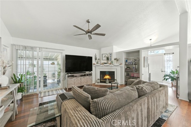 20161 Canyon View Drive, Canyon Country CA: https://media.crmls.org/medias/5115b50a-7183-4570-8865-3f3c4ce2ad95.jpg