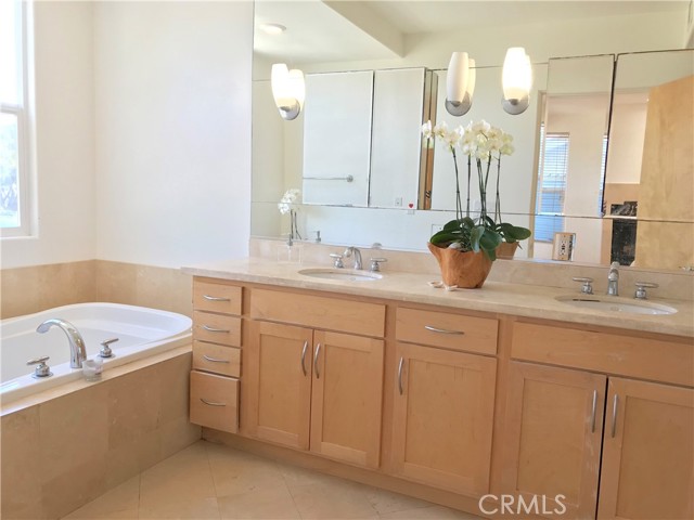 502 Rosecrans Avenue, Manhattan Beach, California 90266, 2 Bedrooms Bedrooms, ,2 BathroomsBathrooms,Residential,Sold,Rosecrans,SB22066410