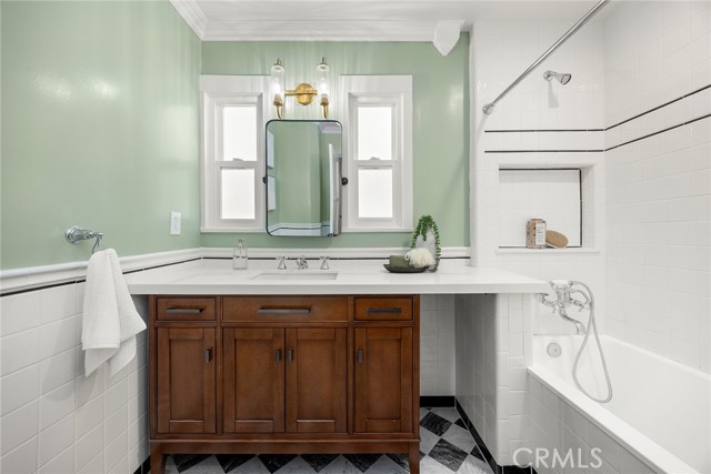 Image 16 of 33 For 840 Grandview Avenue