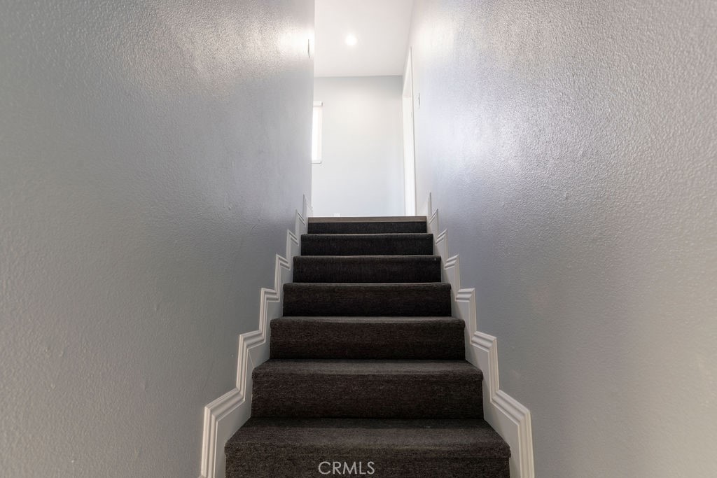 https://media.crmls.org/medias/511755c1-e937-4f3a-9e11-7f0e33006a1c.jpg?preset=X-Large