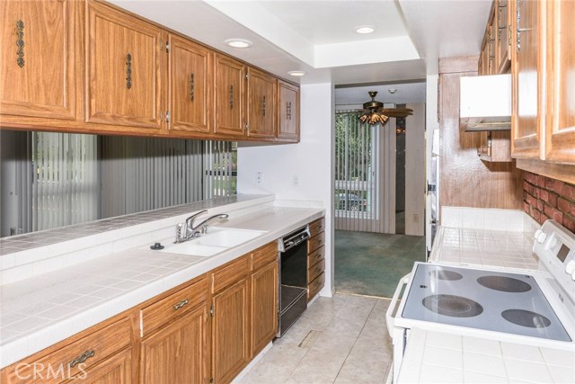 575 Esplanade, Redondo Beach, California 90277, 2 Bedrooms Bedrooms, ,1 BathroomBathrooms,Residential,Sold,Esplanade,SB17215162