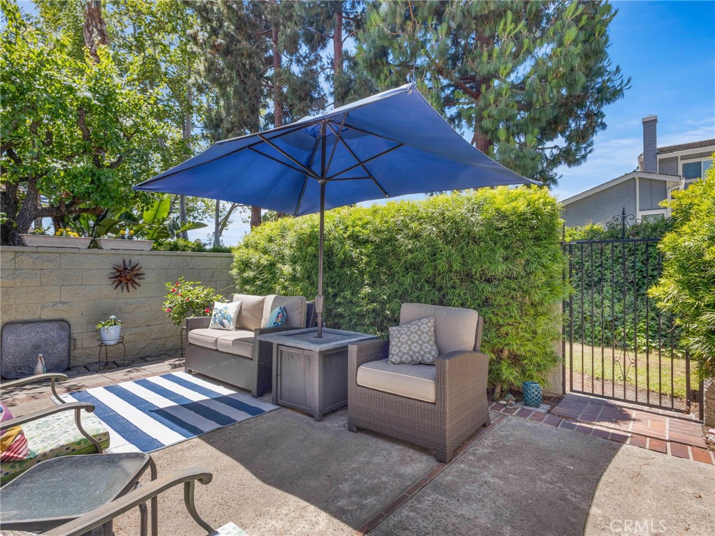 https://media.crmls.org/medias/51188e0c-b107-44de-9370-8d42c809bd5a.jpg?preset=X-Large