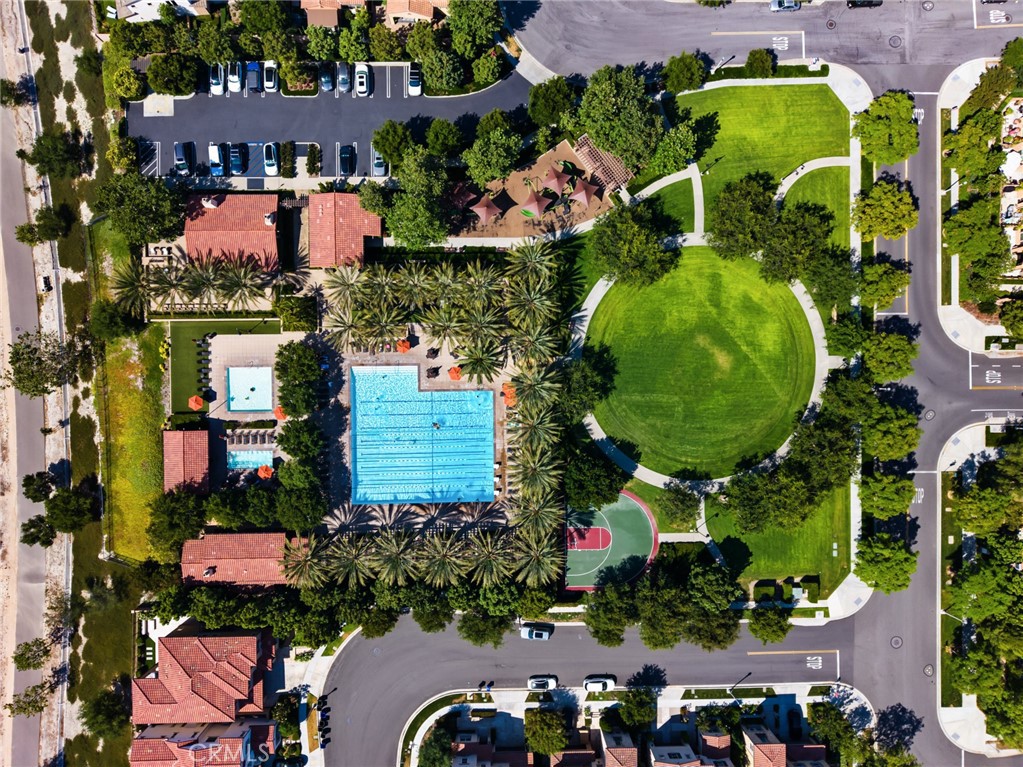 https://media.crmls.org/medias/511934fe-4b5f-42cc-95d3-9da71677bd5b.jpg?preset=X-Large