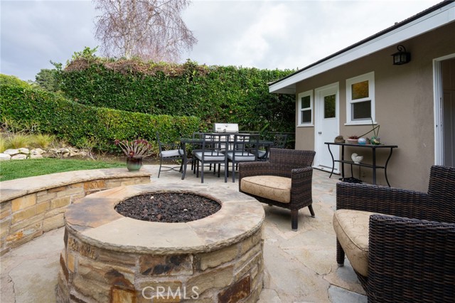 825 Tyburn Road, Palos Verdes Estates CA: https://media.crmls.org/medias/51193945-98f8-4d56-a5eb-b8c14b0b8719.jpg