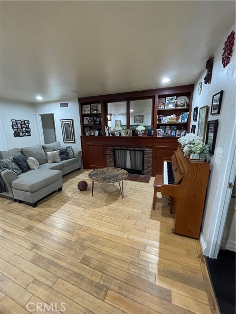 Detail Gallery Image 5 of 30 For 2851 Lancer, Pomona,  CA 91768 - 5 Beds | 3/1 Baths