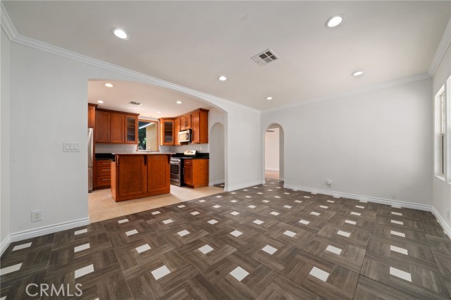 Detail Gallery Image 3 of 25 For 7946 Hazeltine Ave, Panorama City,  CA 91402 - 3 Beds | 2 Baths