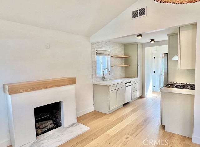 Detail Gallery Image 12 of 15 For 389 Park Ave, Laguna Beach,  CA 92651 - 4 Beds | 2 Baths