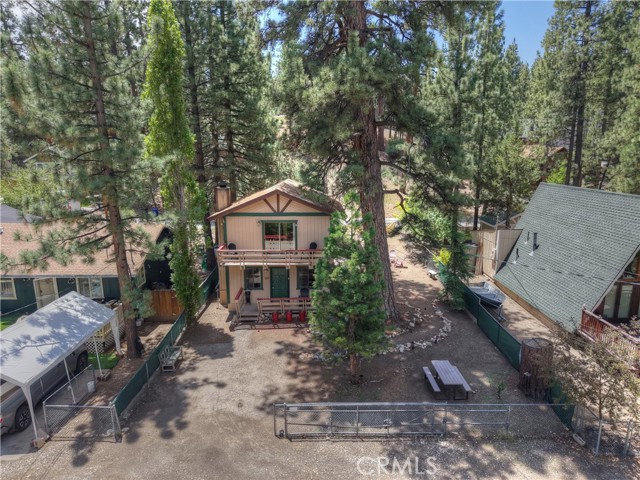 320 W Aeroplane Boulevard, Big Bear City CA: https://media.crmls.org/medias/511a1a1f-5bff-4387-b396-689229588c36.jpg