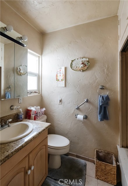 Detail Gallery Image 8 of 12 For 228 17th St, Manhattan Beach,  CA 90266 - 4 Beds | 2/2 Baths