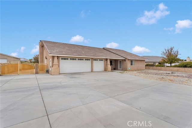 Detail Gallery Image 2 of 34 For 13934 Okesa, Apple Valley,  CA 92307 - 4 Beds | 2/1 Baths