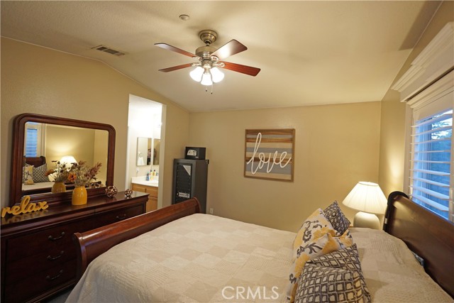 328 Manzanita Court, Ontario CA: https://media.crmls.org/medias/511b0e49-dca3-4bca-8c20-27f513f9a96c.jpg