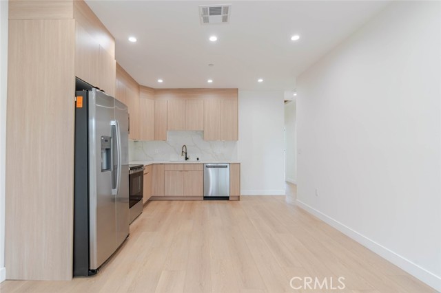 Detail Gallery Image 7 of 21 For 6215 Sylvia Ave, Tarzana,  CA 91335 - 3 Beds | 2 Baths