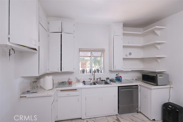 3953 Santa Carlotta, La Crescenta CA: https://media.crmls.org/medias/511c2fed-f18a-41b0-b489-0a0ae46c0dae.jpg