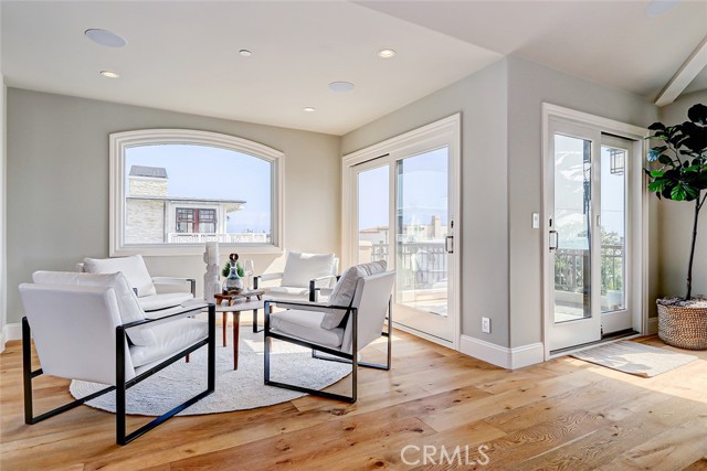 Detail Gallery Image 16 of 53 For 303 7th St a,  Manhattan Beach,  CA 90266 - 3 Beds | 3/1 Baths