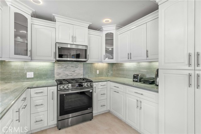 Detail Gallery Image 30 of 72 For 9915 Nevada Ave, Chatsworth,  CA 91311 - 5 Beds | 4 Baths