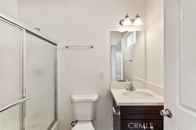 Detail Gallery Image 13 of 34 For 136 N Rampart Bld #3,  Los Angeles,  CA 90026 - 3 Beds | 2 Baths
