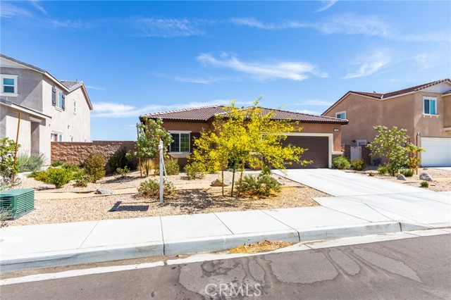 Detail Gallery Image 5 of 43 For 11856 Calenda Ct, Victorville,  CA 92392 - 4 Beds | 3 Baths