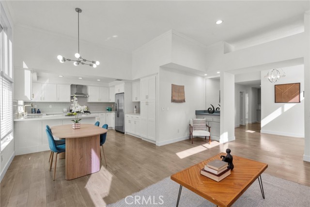 Detail Gallery Image 8 of 44 For 9549 Gladbeck, Northridge,  CA 91324 - 5 Beds | 2/1 Baths